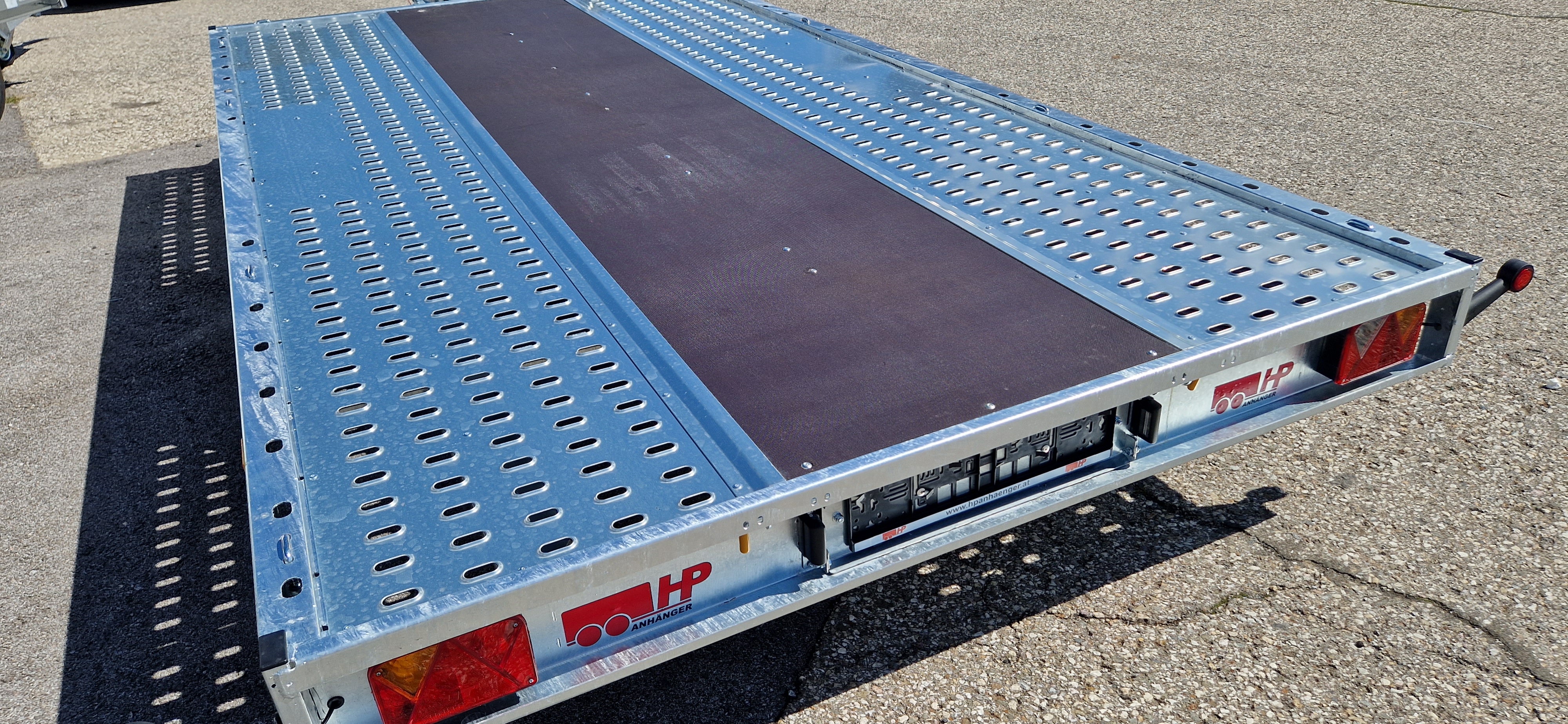 Autotransporter, Plateauanhänger - PKW-Anhänger HP 452130 ATPK, Fahrzeug u.- Universalanhänger mit geschlossenem Plateau-kippbar